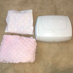 Bundle of wipe warmer and 2 changing pad covers